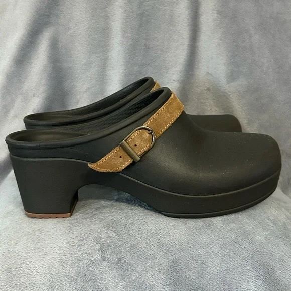 CROCS Brown Tan Clogs with Leather Strap - Picture 6 of 10